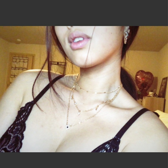 Dainty Star Charm Layered Gold Necklace - Picture 3 of 7